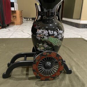 Elegant Black Floral Vase with Stand the card has a broken bar but it doesn’t